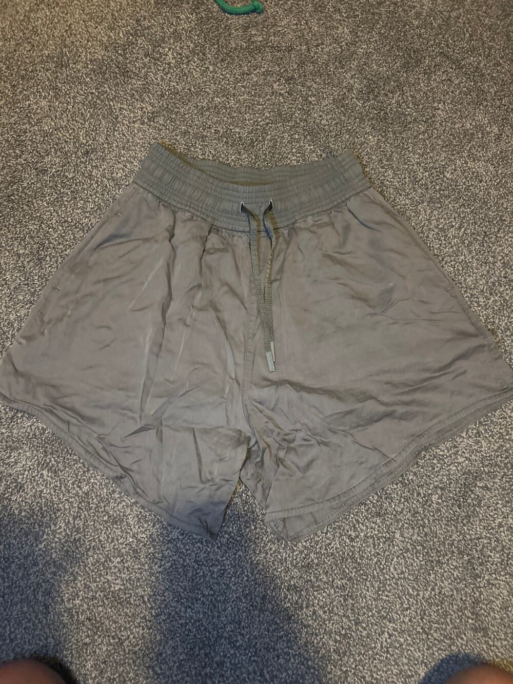 Lululemon Stroll at Sundown Shorts Womens Size 4 Olive Green Drawstring Casual